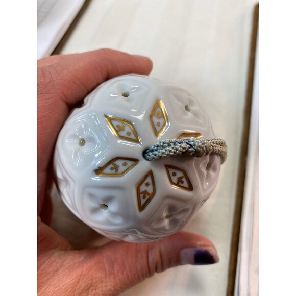 Prestige Place Venetian Collection Porcelain Hanging Potpourri Scent Holder - Picture 9 of 9